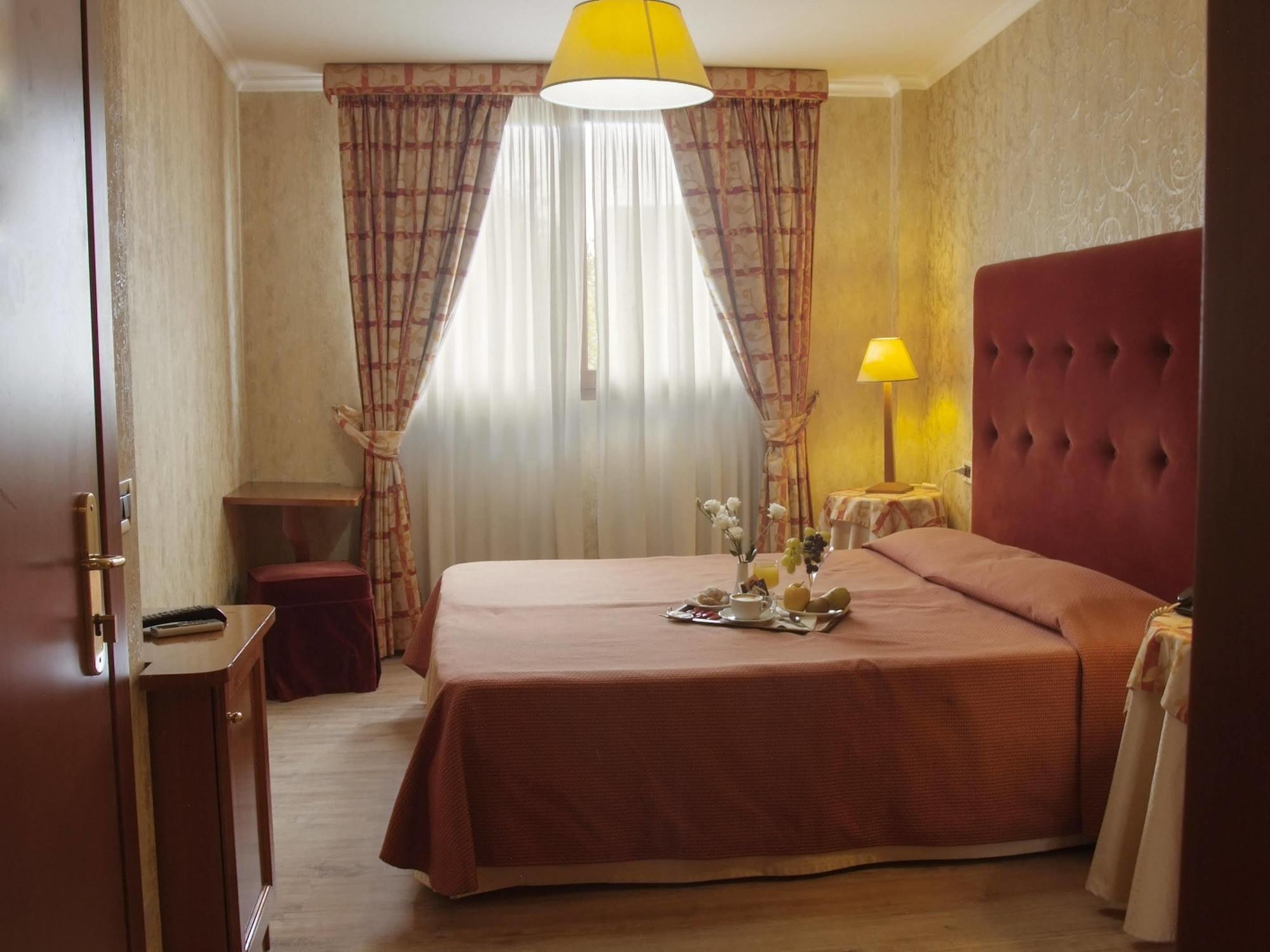Hotel Villa Rosa Ρώμη Εξωτερικό φωτογραφία